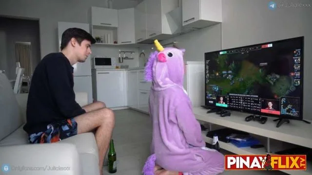 LOL o Pokemon Ano Kayang Pipiliin Niya